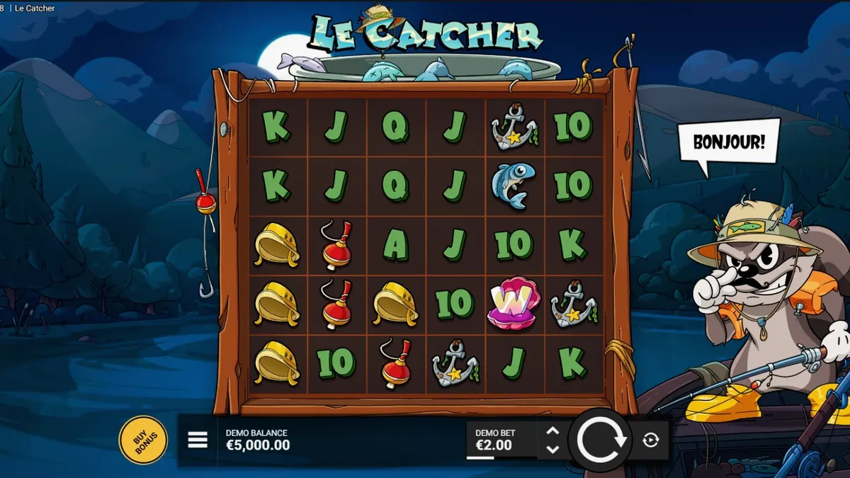 Rakun pemancing dalam slot Le Catcher yang penuh dengan simbol keberuntungan